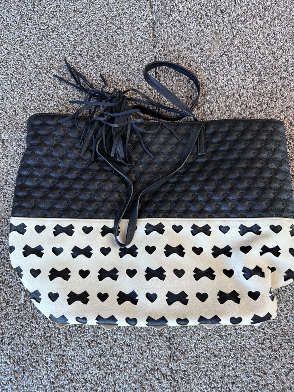 Betsey Johnson Black & Cream Heart Bow Tote - Picture 3 of 7